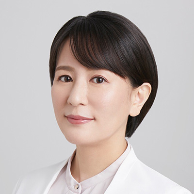 松村 眞依子